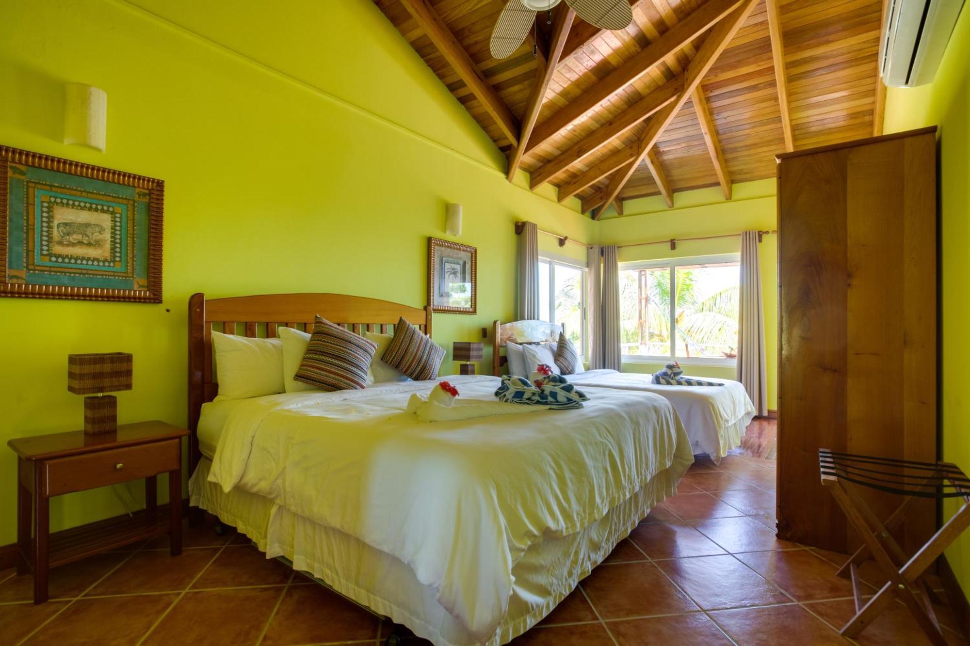 Laru Beya Resort Placencia Esterno foto