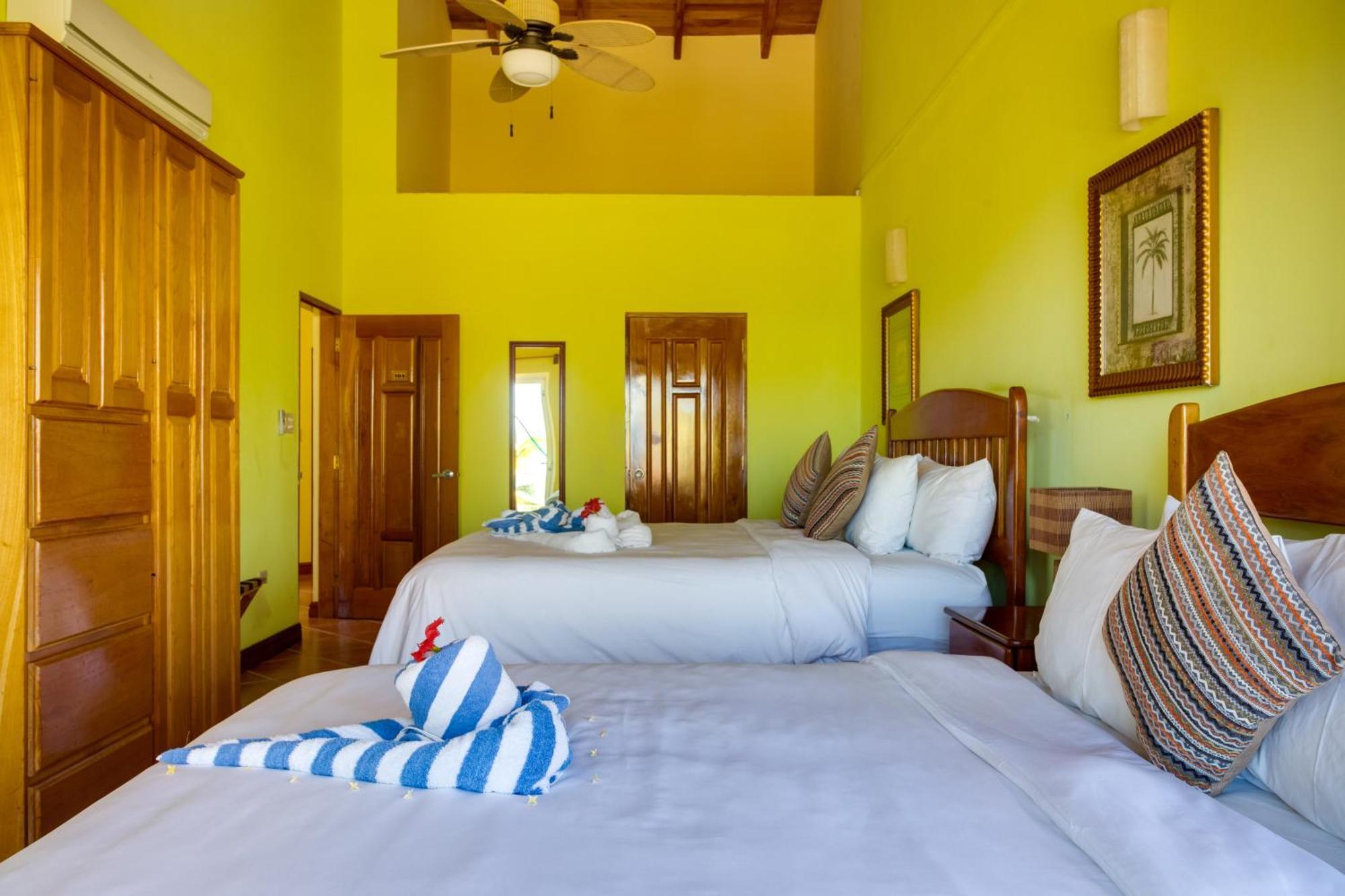 Laru Beya Resort Placencia Esterno foto
